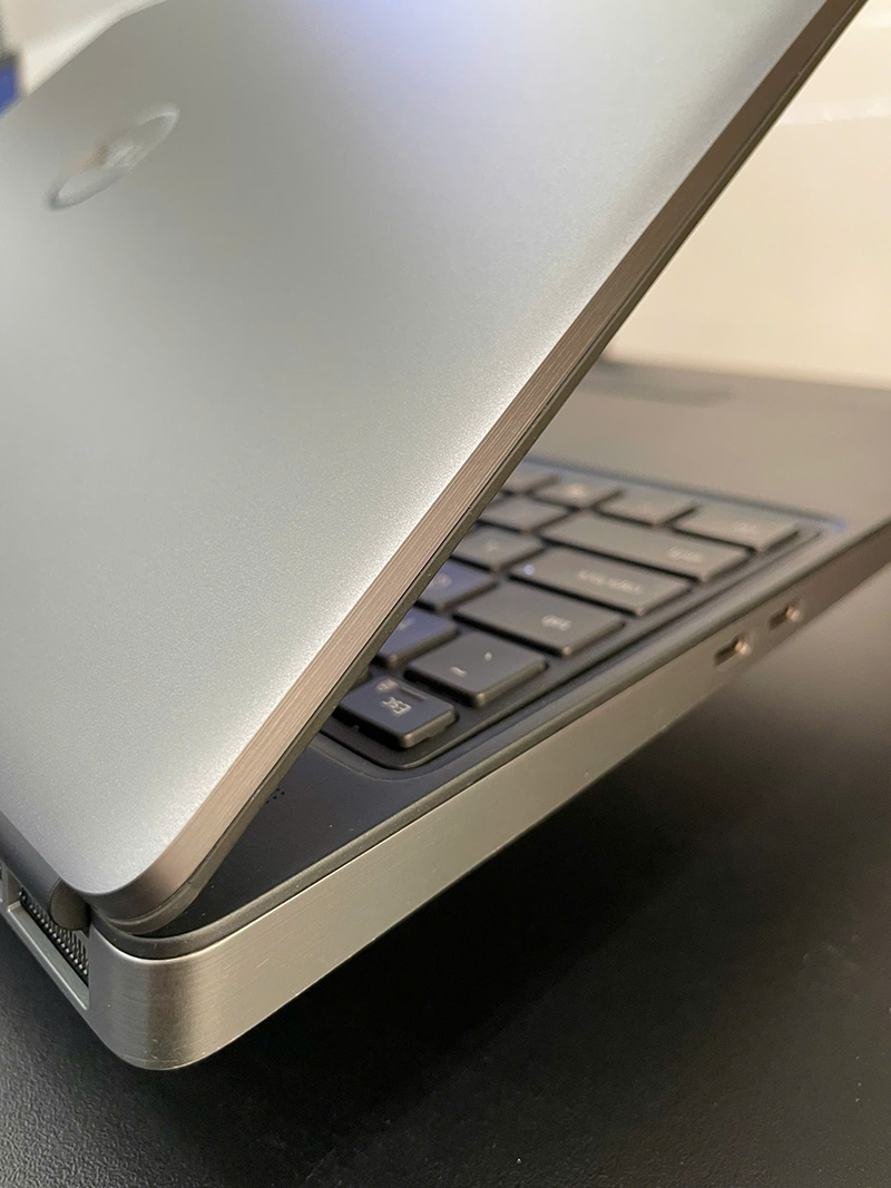 Dell Precision 7550 – Máy Trạm Di Động Cho Kỹ Sư & Thiết Kế Đồ Họa 3 Dell Precision 7550 – Workstation cao cấp, Xeon W-10885M/RTX 4000, i7/Quadro T2000, màn hình 4K UHD hoặc FullHD IPS, giá chỉ từ 15.5 triệu.